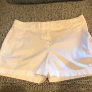 Womens size 4 white shorts. Vineyard Vines.